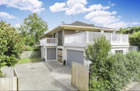 Remuera Spacious Holiday Home